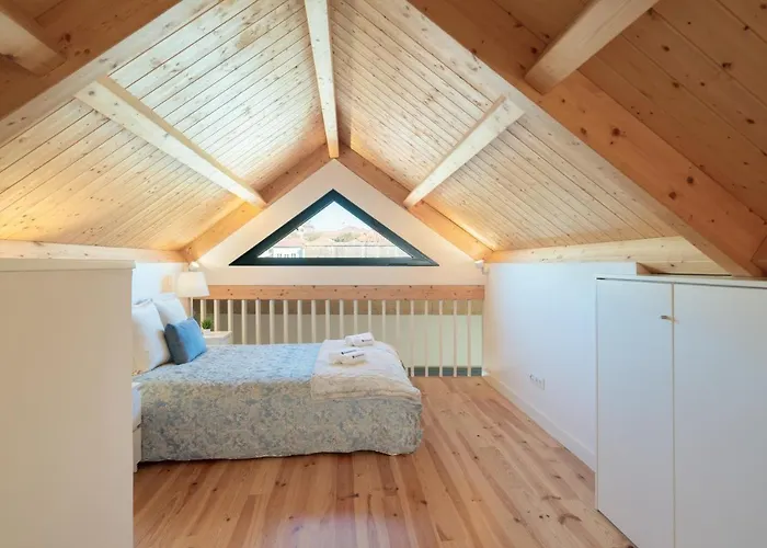 Host Wise - Lovely & Cozy Duplex Flat