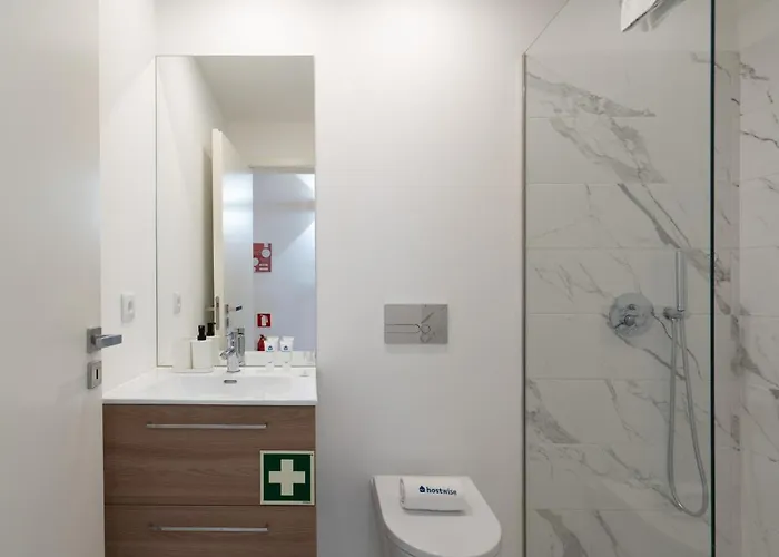 Host Wise - Lovely & Cozy Duplex Flat