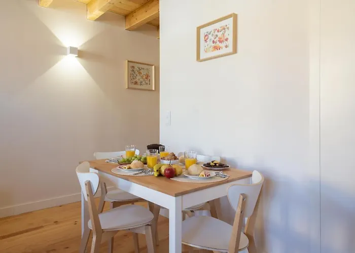 아파트 Host Wise - Lovely & Cozy Duplex Flat