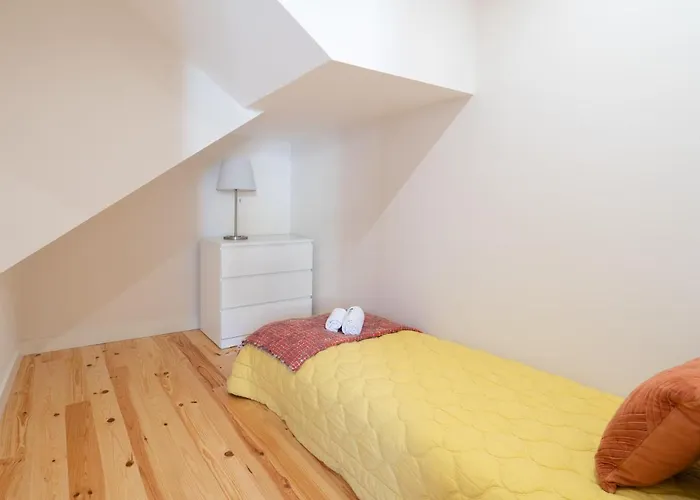 Host Wise - Lovely & Cozy Duplex Flat *