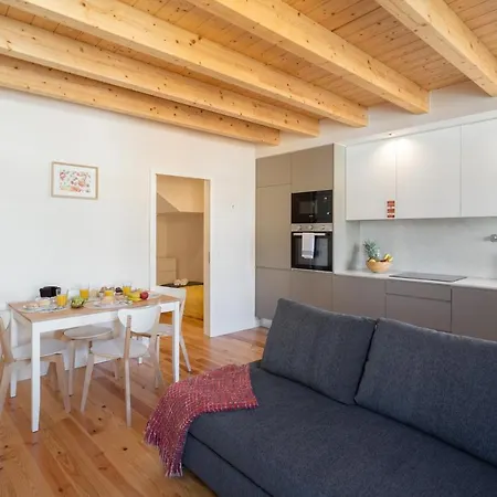 Host Wise - Lovely & Cozy Duplex Flat Lägenhet *