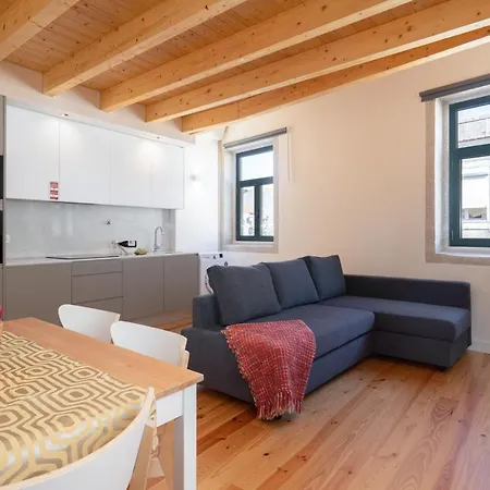 Host Wise - Lovely & Cozy Duplex Flat Lägenhet