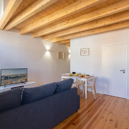 Host Wise - Lovely & Cozy Duplex Flat Lägenhet
