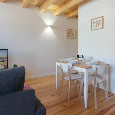 Lägenhet Host Wise - Lovely & Cozy Duplex Flat *