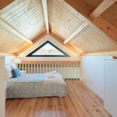 Host Wise - Lovely & Cozy Duplex Flat