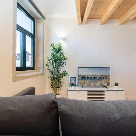 Host Wise - Lovely & Cozy Duplex Flat *