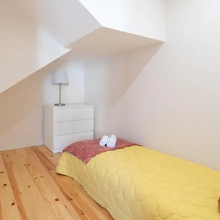 Host Wise - Lovely & Cozy Duplex Flat *