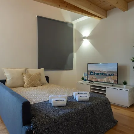 Host Wise - Lovely & Cozy Duplex Flat Apartment *
