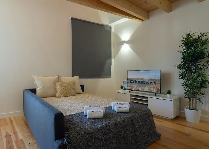 Host Wise - Lovely & Cozy Duplex Flat Apartment *