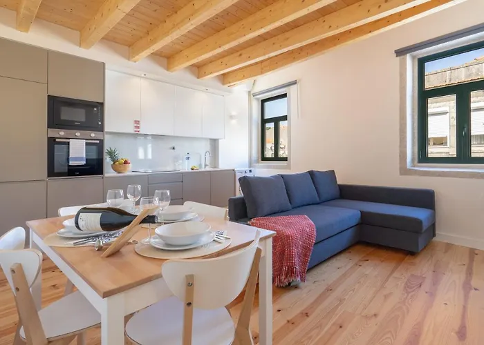 Host Wise - Lovely & Cozy Duplex Flat * Oporto