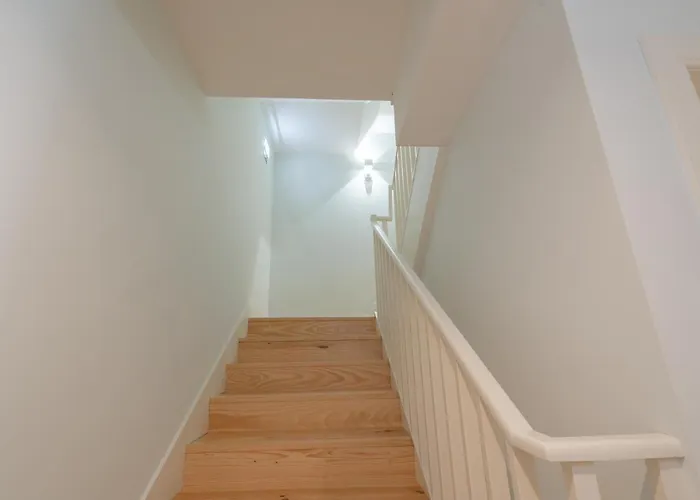 Host Wise - Lovely & Cozy Duplex Flat Oporto