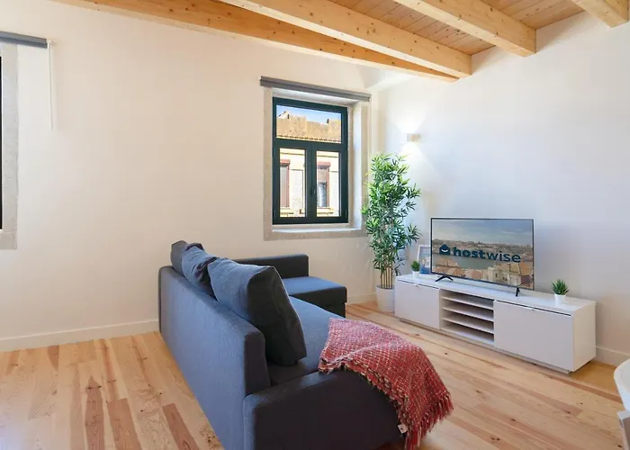 Host Wise - Lovely & Cozy Duplex Flat